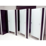 divisoria para banheiro de shopping